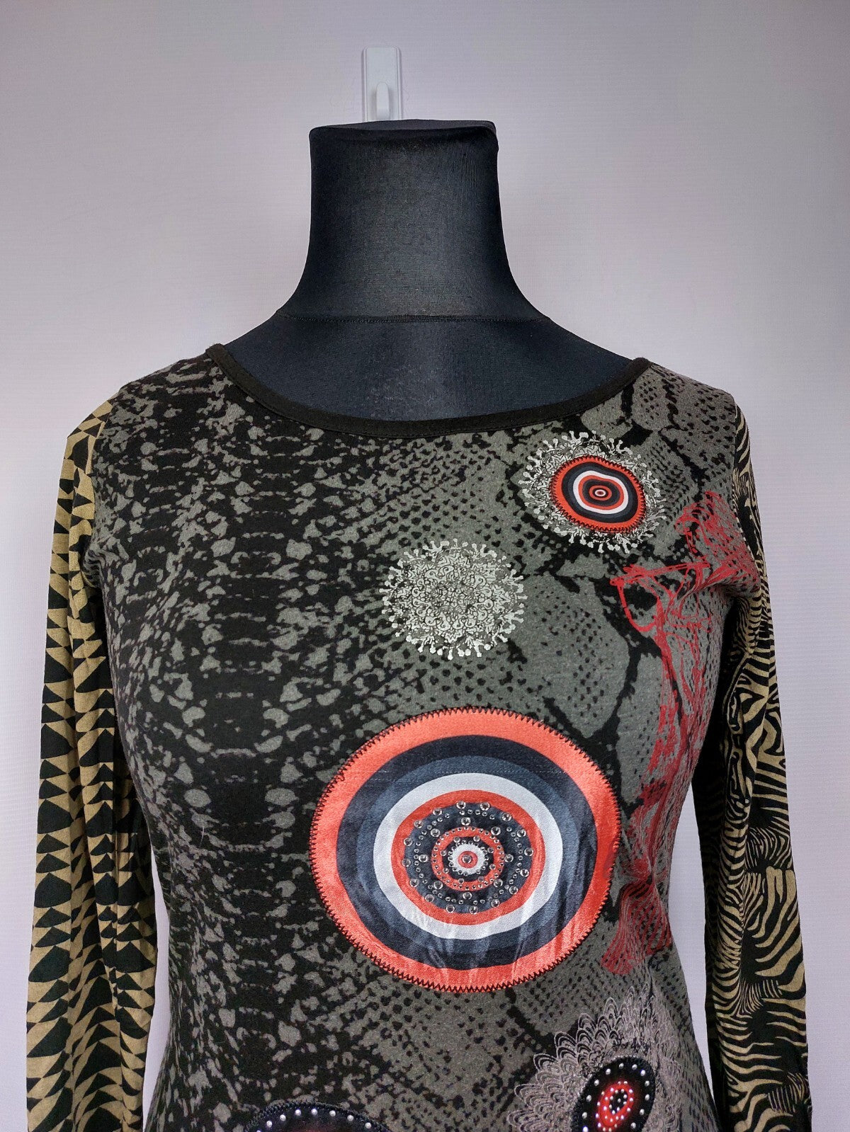EK3206 Damen Langarmshirt von Desigual, schwarz mit Muster, Gr.L1