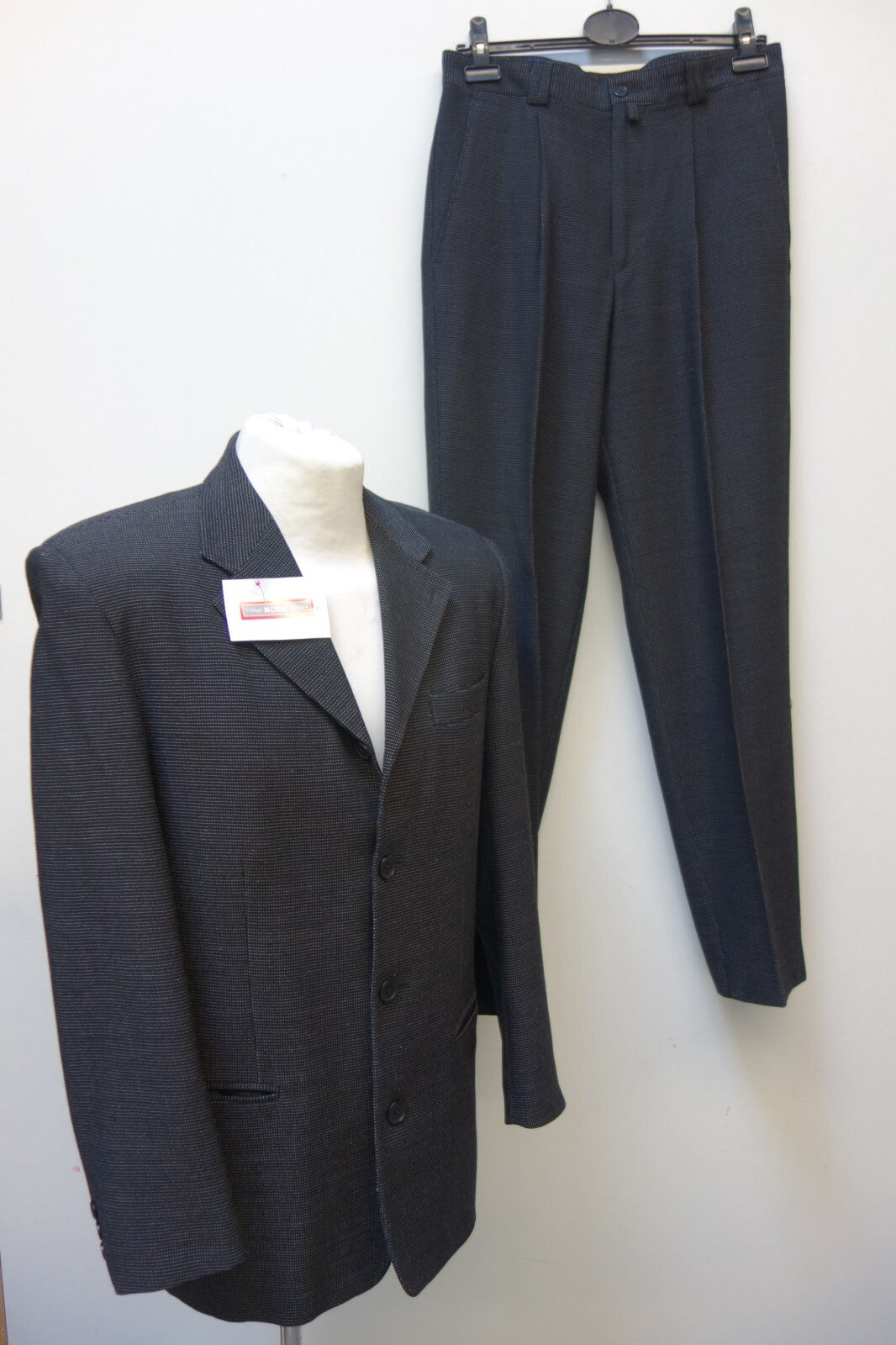 EK3573 Herren Anzug von Rian Rucci, schwarz mit Nadelstreifen, gr. 480