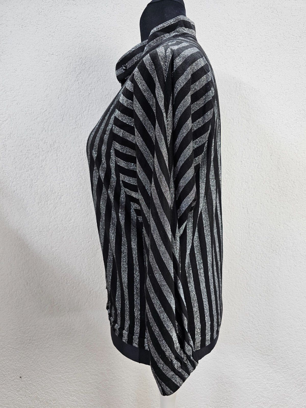 EK5879 Damen Bluse von Erfo, schwarz/silber gestreift, gr. 384