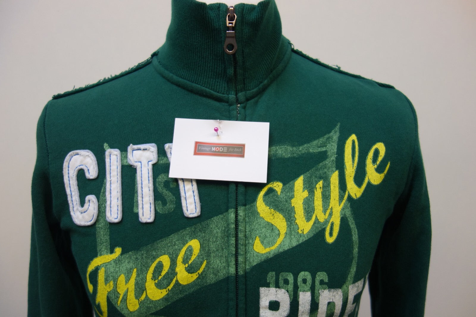 EK2442 Kinder Sweatjacke von United Colors of Benetton, grün, Gr. 146/1521