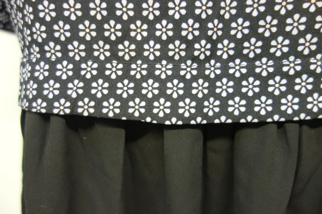 EK1103 Mädchen Kleid von New Look, schwarz mit Blumen, Gr. 1642