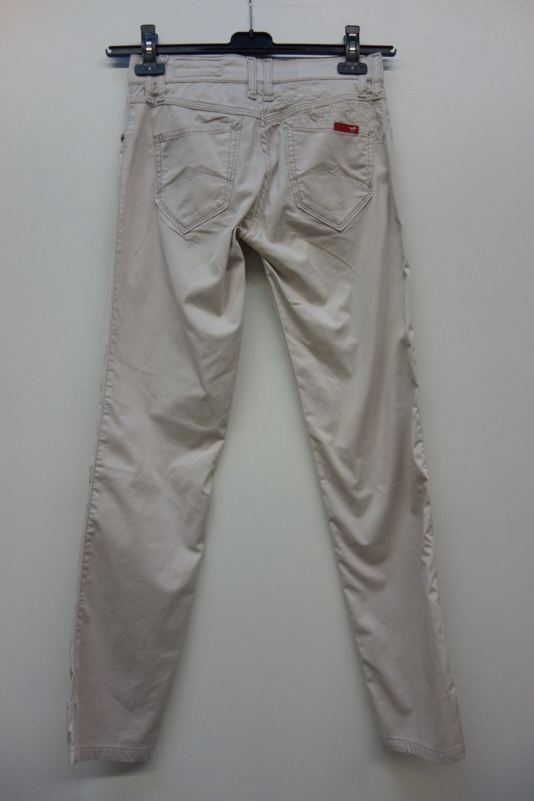 EK2427 Damen Hose von Mustang, hellgrau, Gr. 27/323