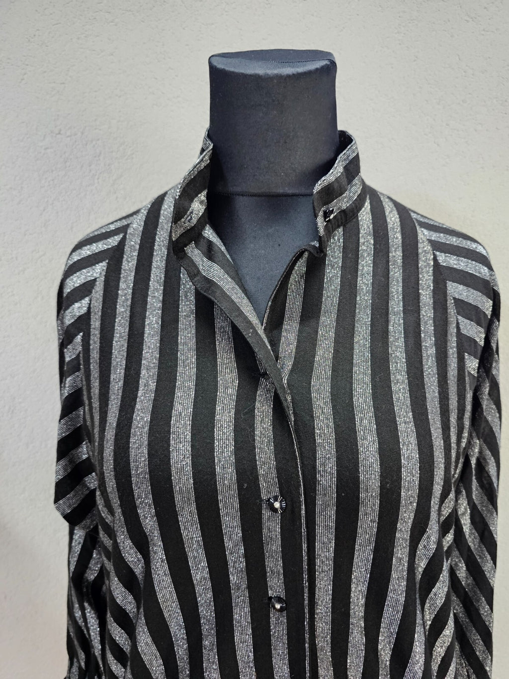 EK5879 Damen Bluse von Erfo, schwarz/silber gestreift, gr. 381