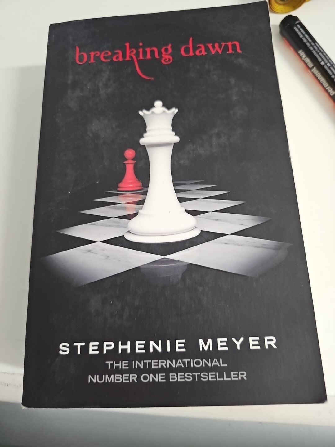EB 594 Twilight Saga Book 4 - Breaking Dawn - Stephenie Meyer - Englisch0