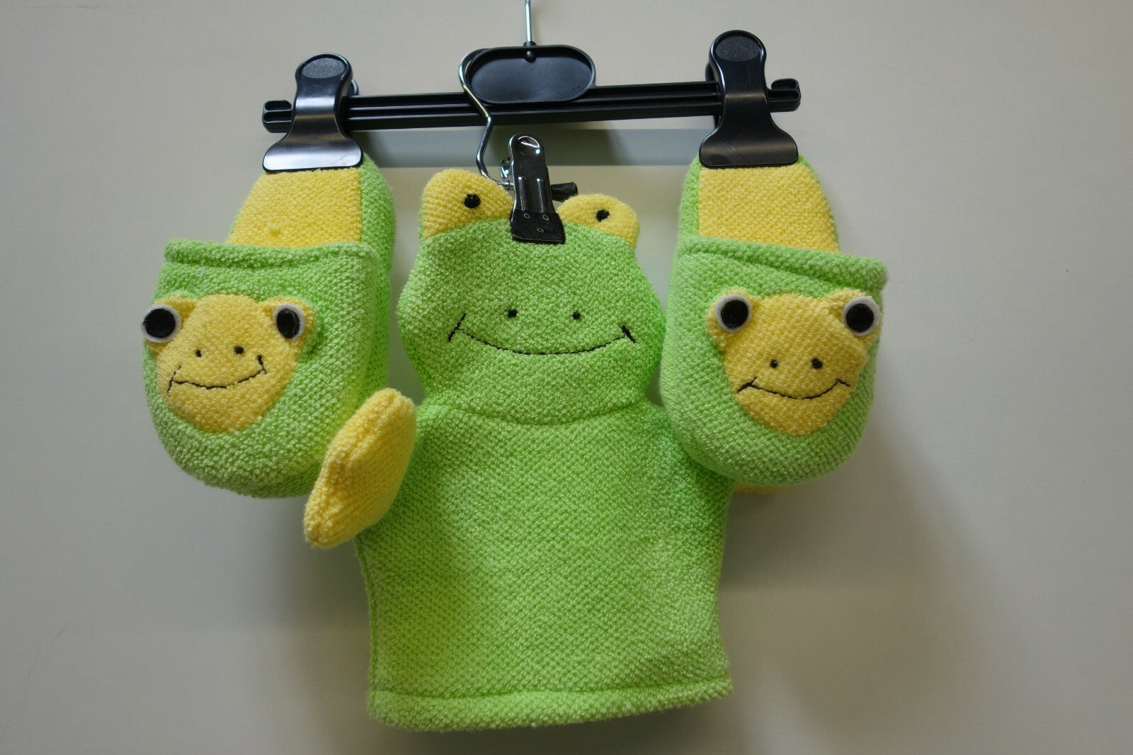 EK1090 Kinder Set Bademantel, Hausschuhe und Waschlappen im Froschstyle5