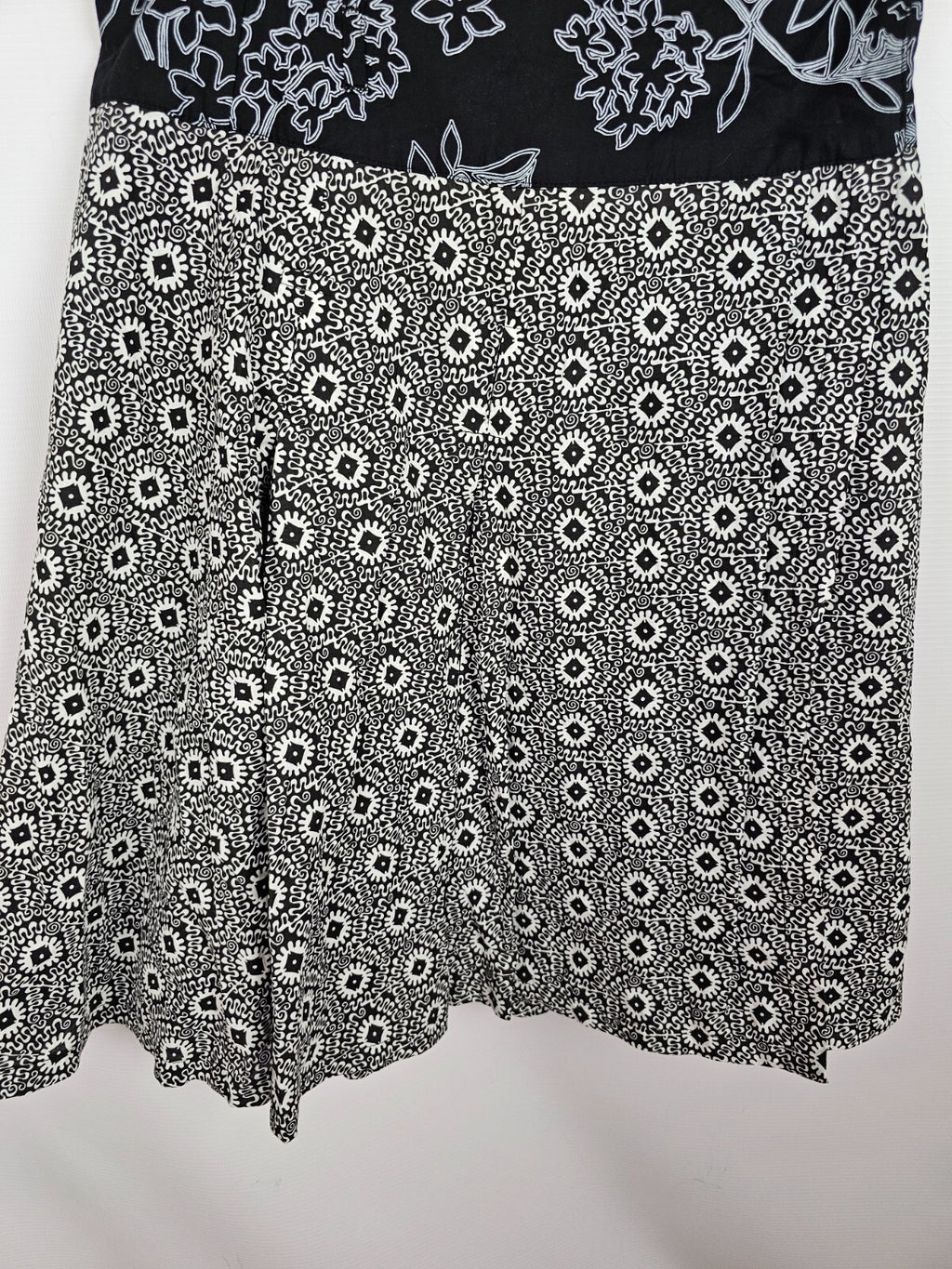 EK5689 Damen Rock von Sisley, schwarz/weiß, Gr. 382