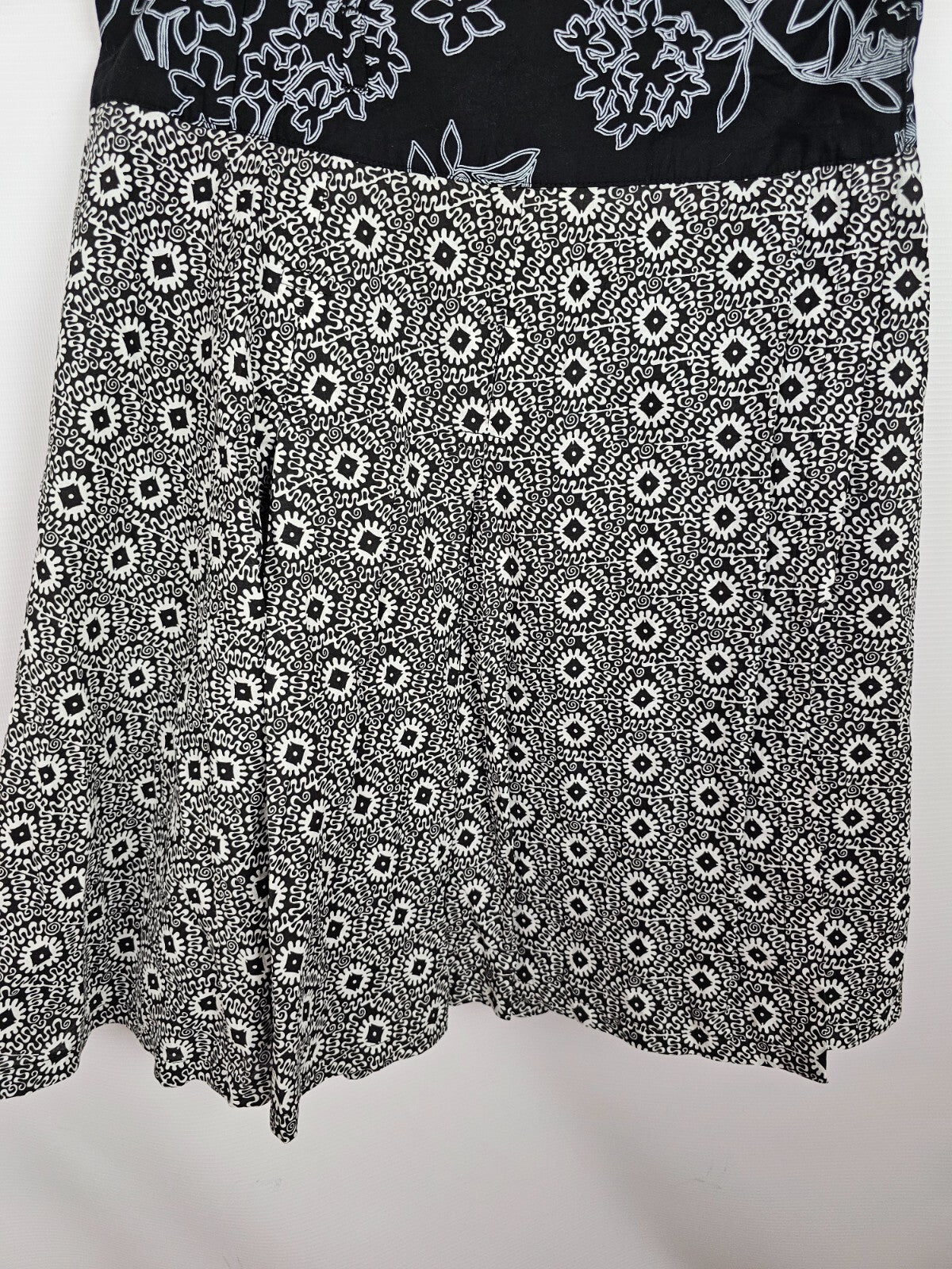 EK5689 Damen Rock von Sisley, schwarz/weiß, Gr. 382