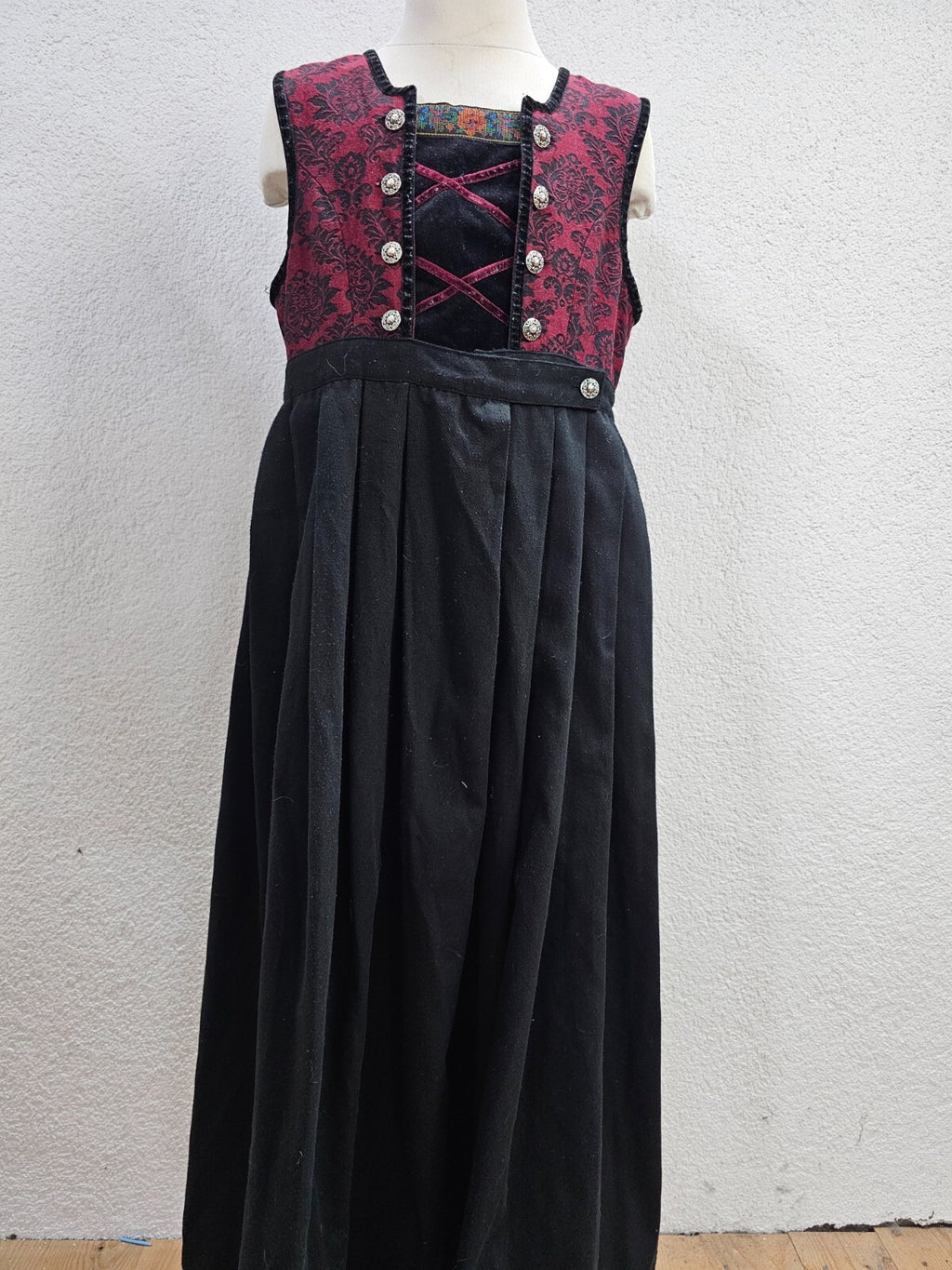 EK5295 Mädchen Dirndl, schwarz/dunkelrot, Gr. 12 (152/158)0