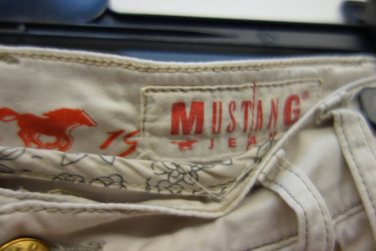 EK2427 Damen Hose von Mustang, hellgrau, Gr. 27/322