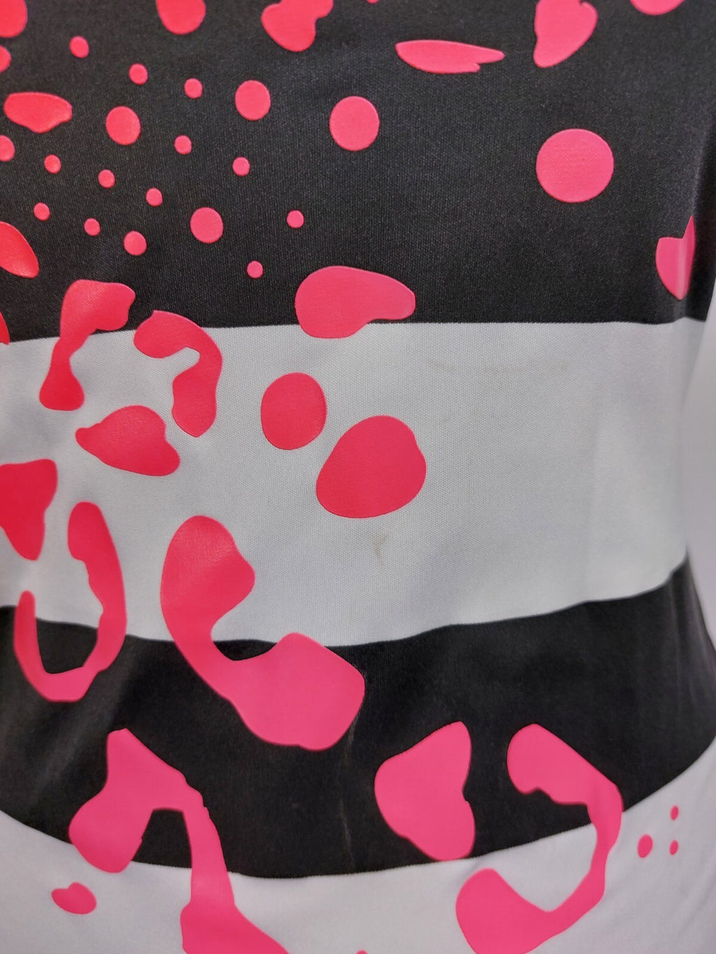 EK0522 Damen Sport Top von Adidas, schwarz/weiß/pink, Gr. XS1