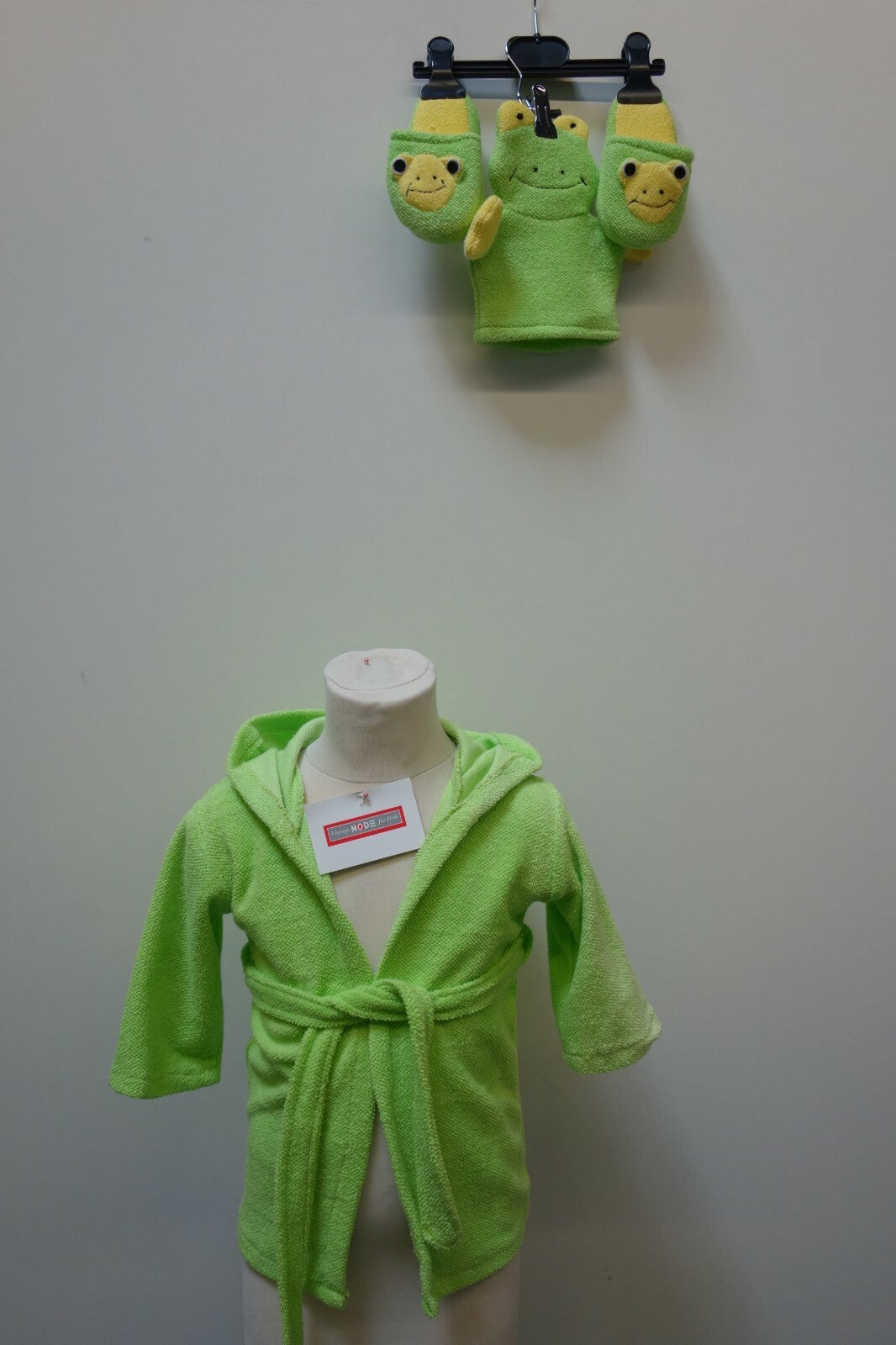 EK1090 Kinder Set Bademantel, Hausschuhe und Waschlappen im Froschstyle0