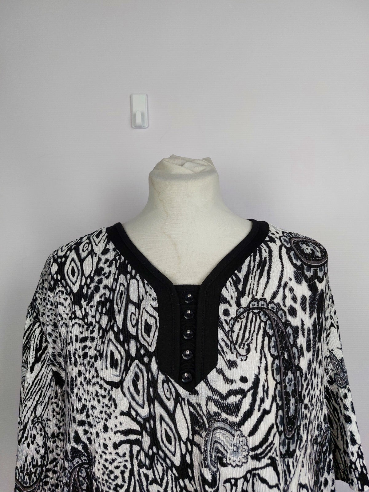 EK2754 Damen Bluse von Deluxe Stars, schwarz-weiß, Gr.XXXL1