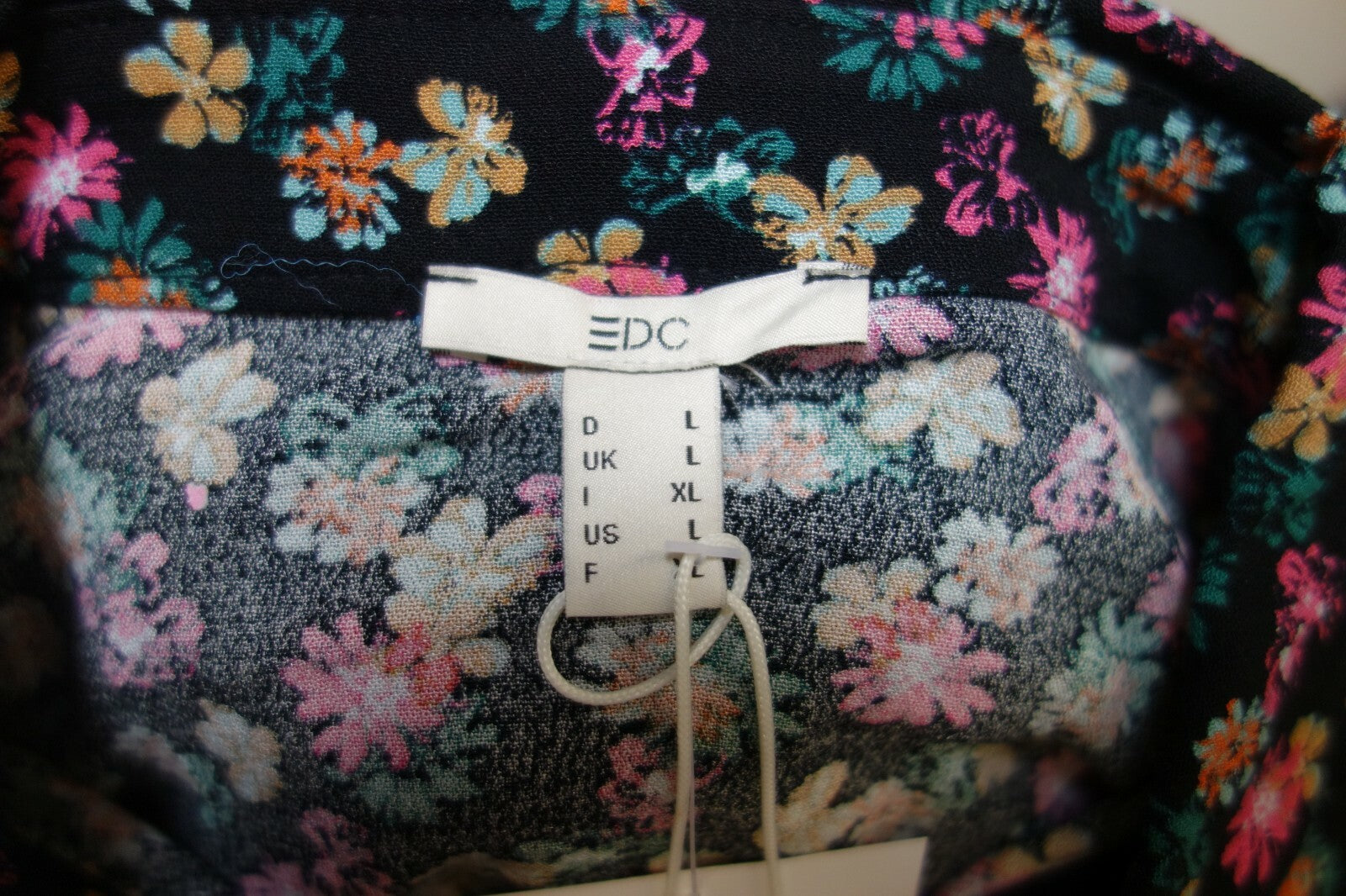 EK0862 Damen Bluse von edc, schwarz mit Blumen, Gr. L6