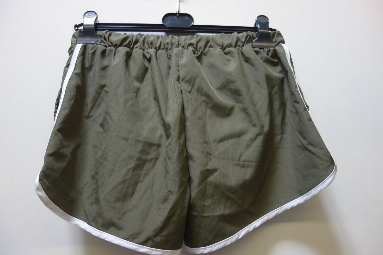 EK1820 Damen Shorts von Boohoo Man, dunkelgrün, Gr. S3