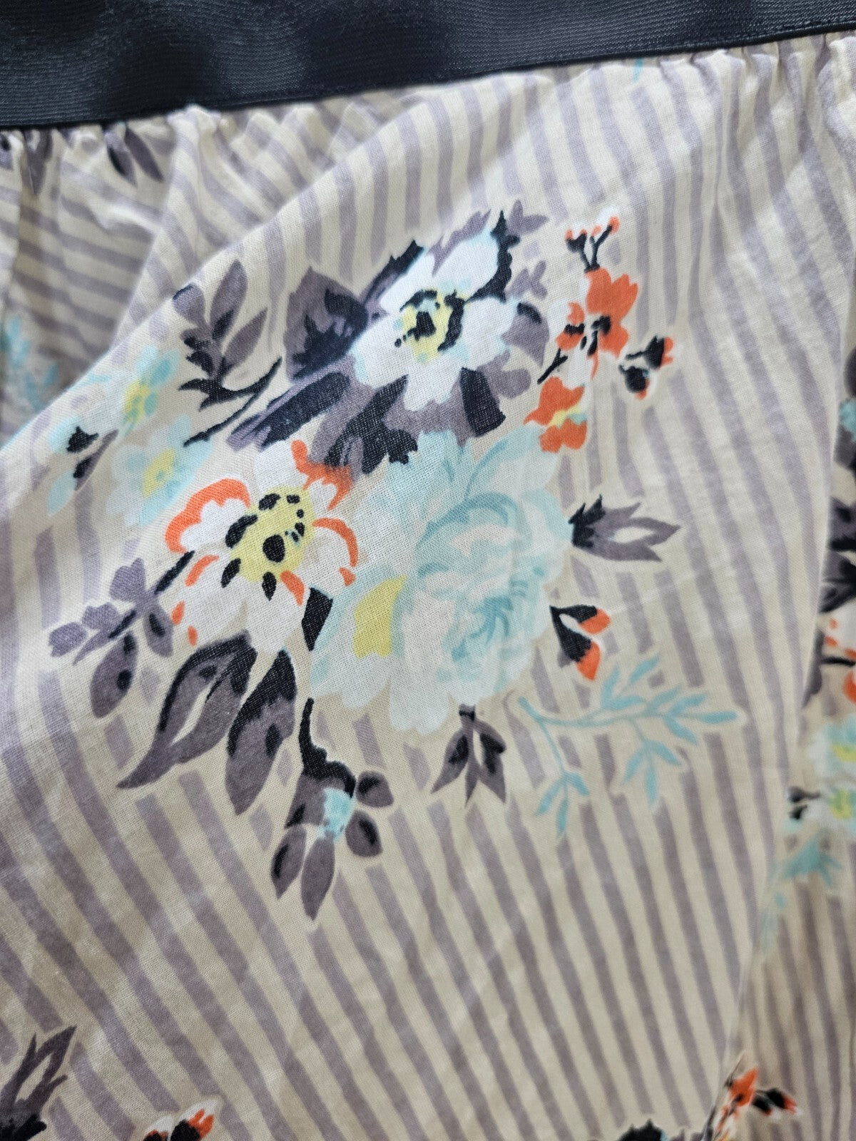 EK6059 Damen Rock von Vero Moda, gestreift mit Blumen, Gr. M1