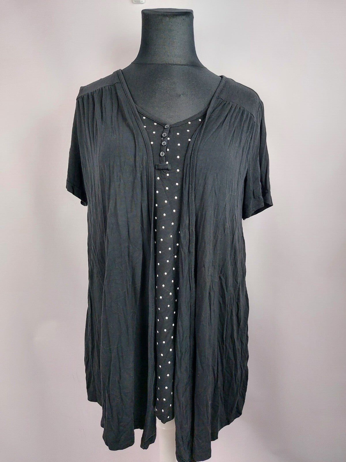 EK0008 Damen Shirt von bpc, schwarz, mit Punkten, Gr. 44/460