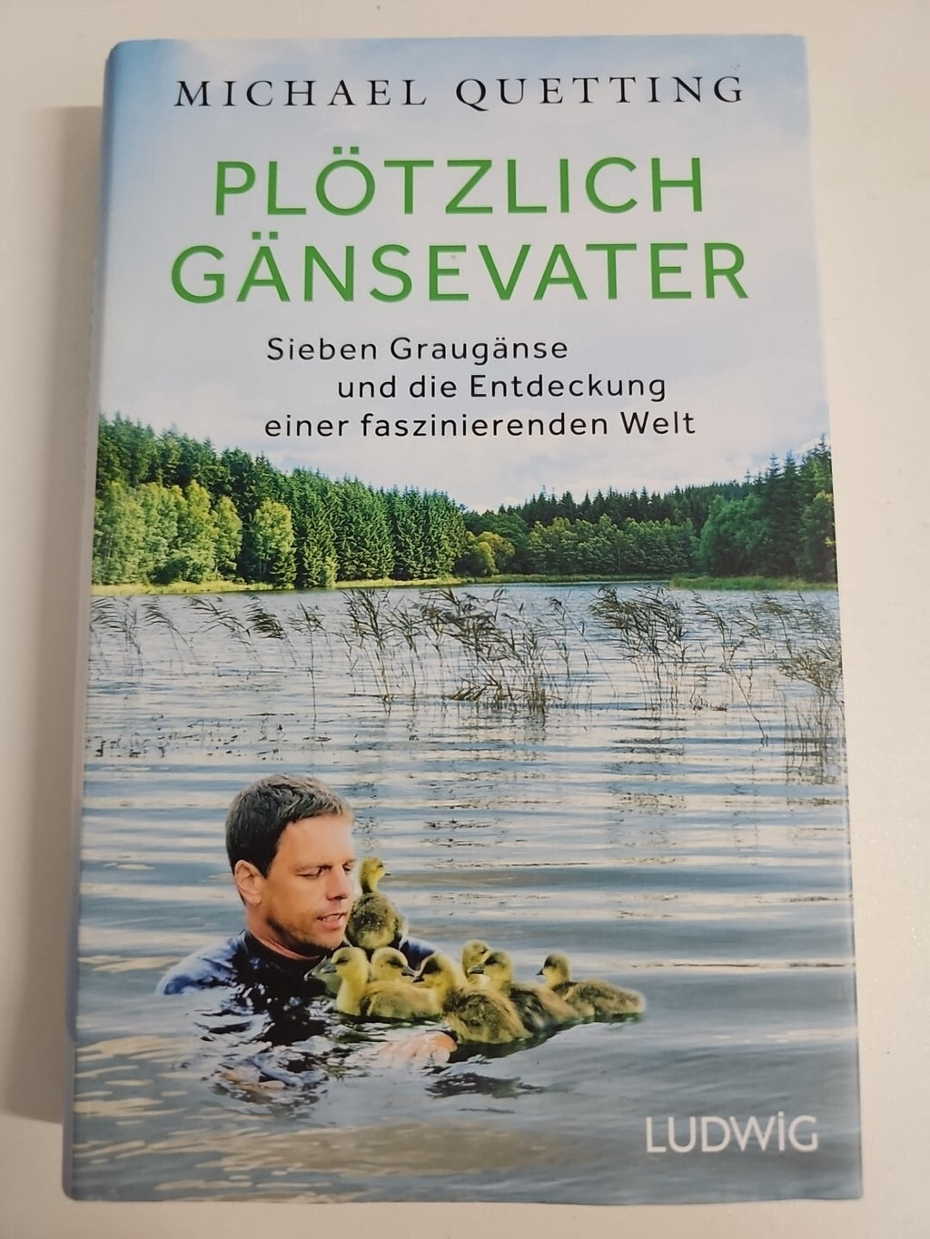 EB787 Plötzlich Gänsevater: Sieben Graugänse und die ....0