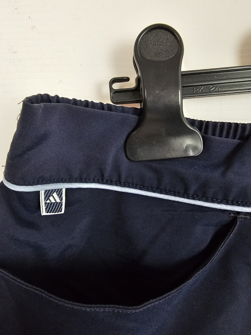 EK8220 Damen Shorts von Adidas, Dunkelblau, Gr. 362