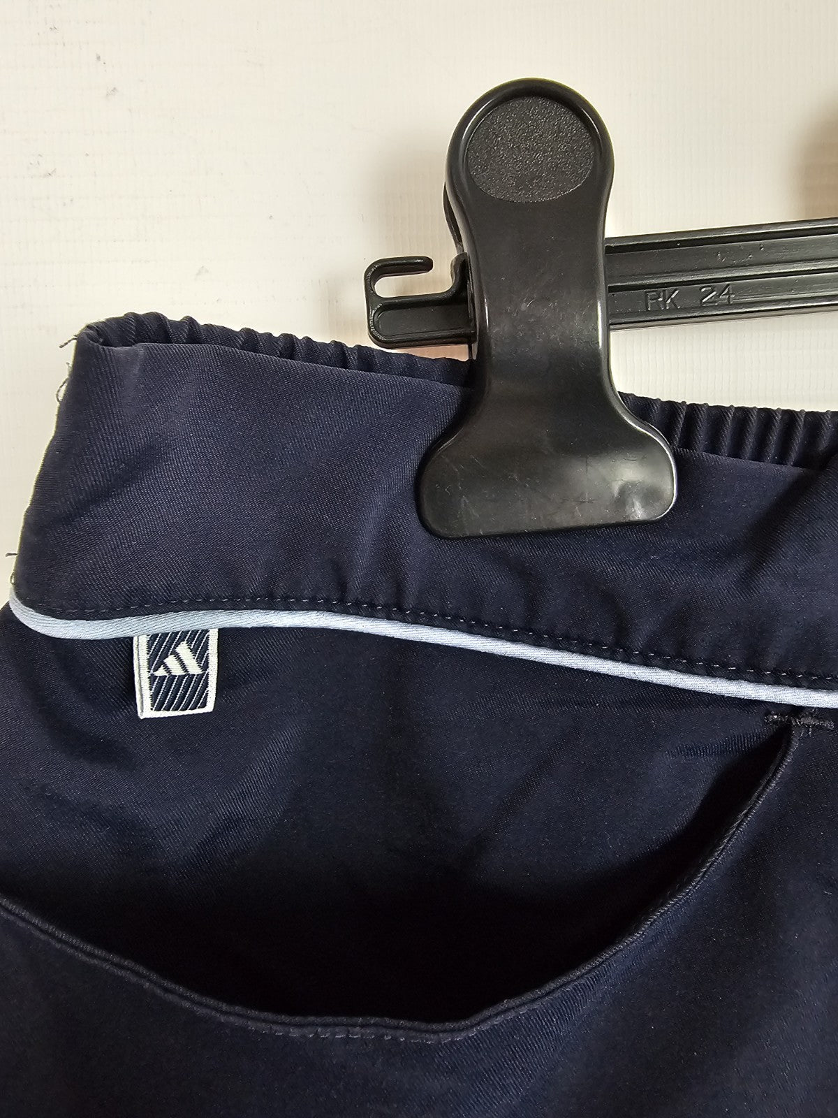 EK8220 Damen Shorts von Adidas, Dunkelblau, Gr. 362