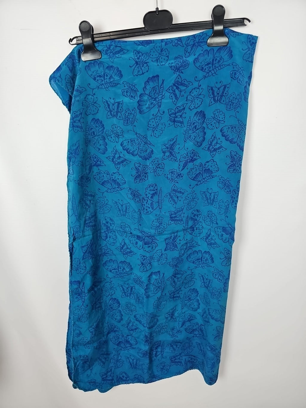 EK8606 Blaues Tuch Mit Schmetterlinge Drauf0