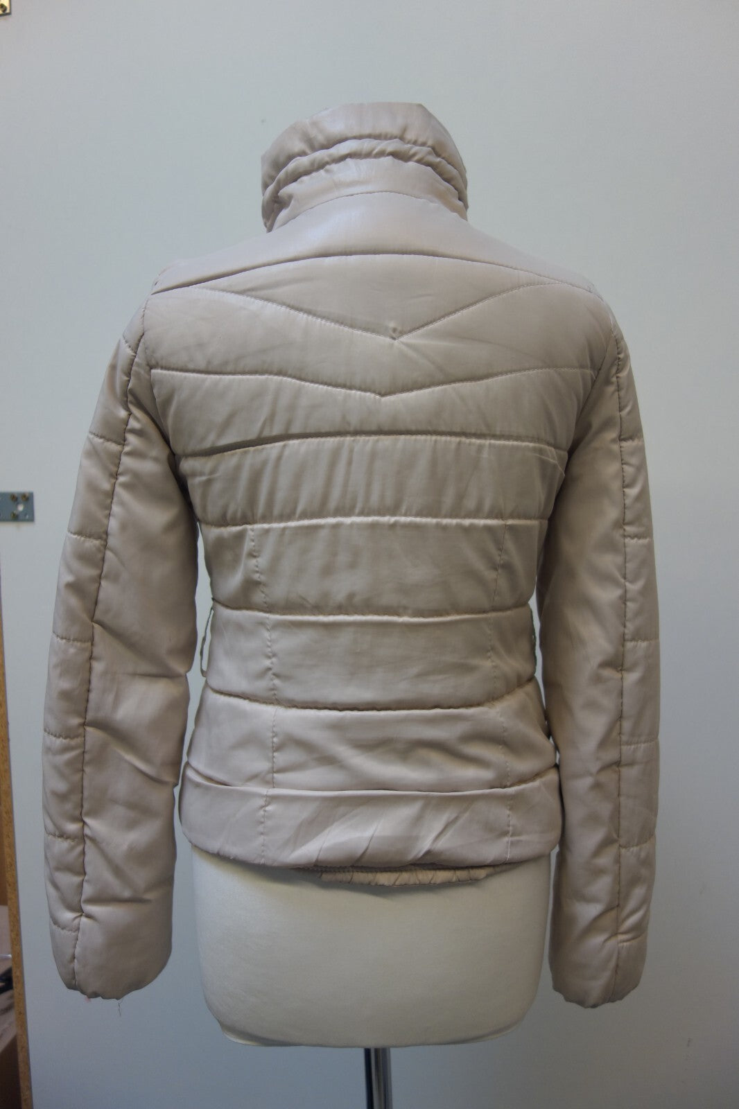 EK3414 Damen Steppjacke von H&M, beige, Gr. 343