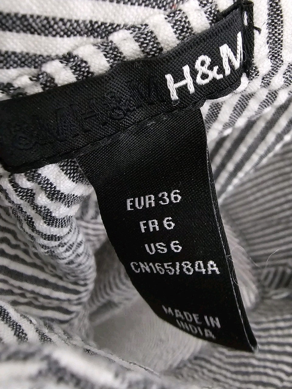 EK9656 Damen Kleid von H&M, grau-weiß, Gr.363