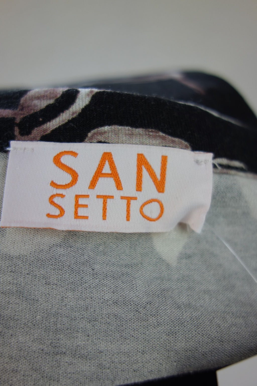EK0498 Damen Shirt von San Setto, schwarz mit Rosen, Gr. 384