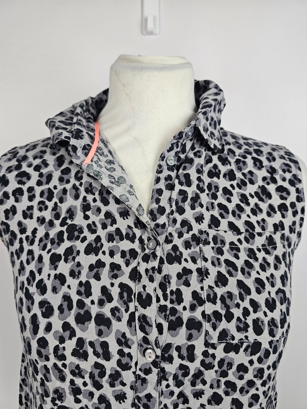 EK5627 Mädchen Bluse von H&M, grau, Leomuster, Gr. 1701