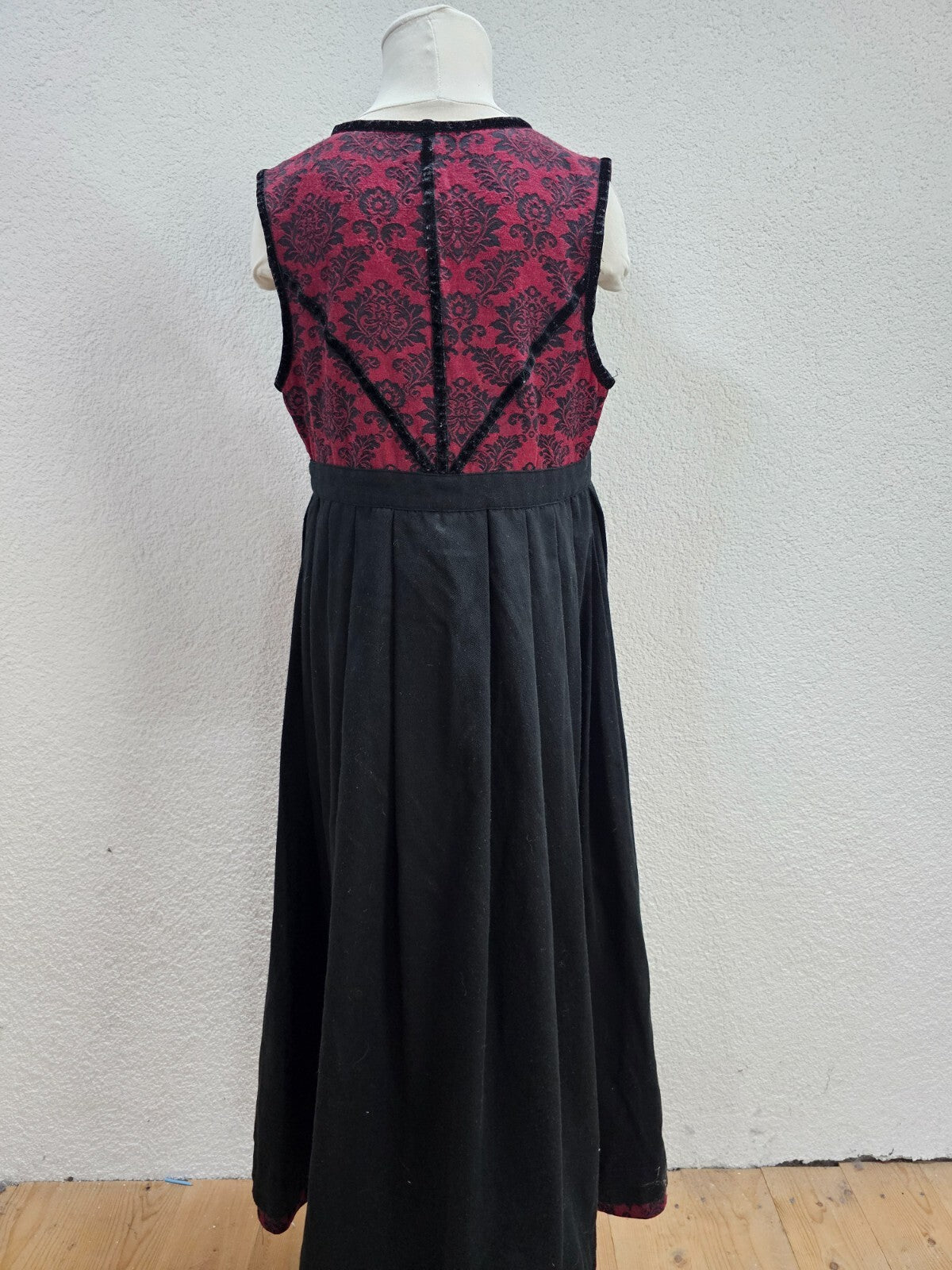 EK5295 Mädchen Dirndl, schwarz/dunkelrot, Gr. 12 (152/158)4