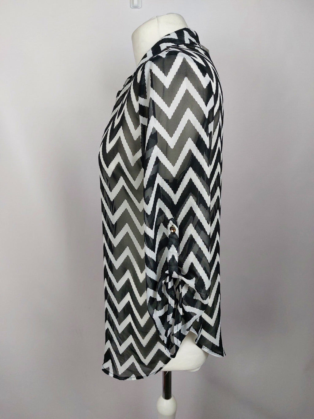 EK5107 Schwarz-weiß-gestreifte Bluse für Damen von Hailys, Gr. L3