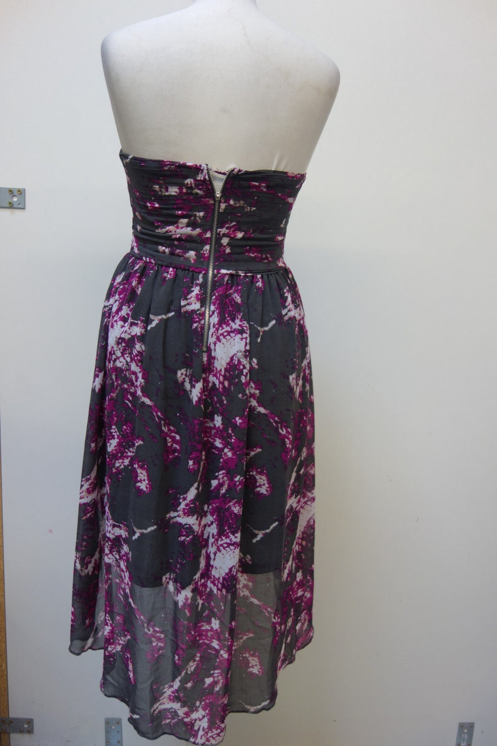 EK3719 Buntes, trägerloses Kleid 3