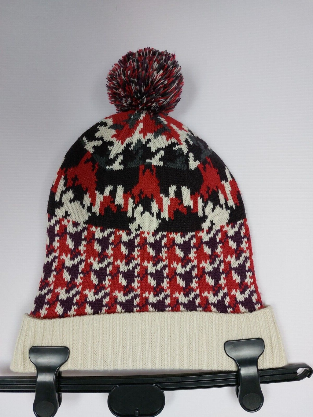 EK4318 Damen Mütze von edc, mehrfarbig mit Bommel1