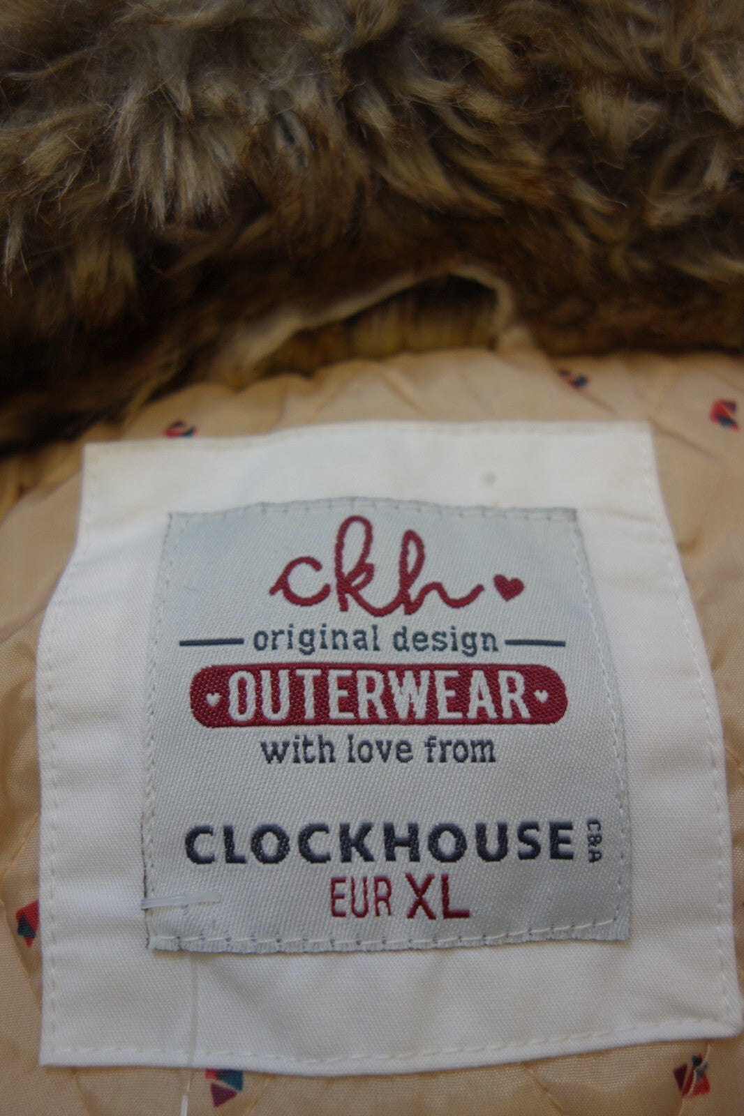 EK3723 Weiße Winterjacke für Damen von Clockhouse 4