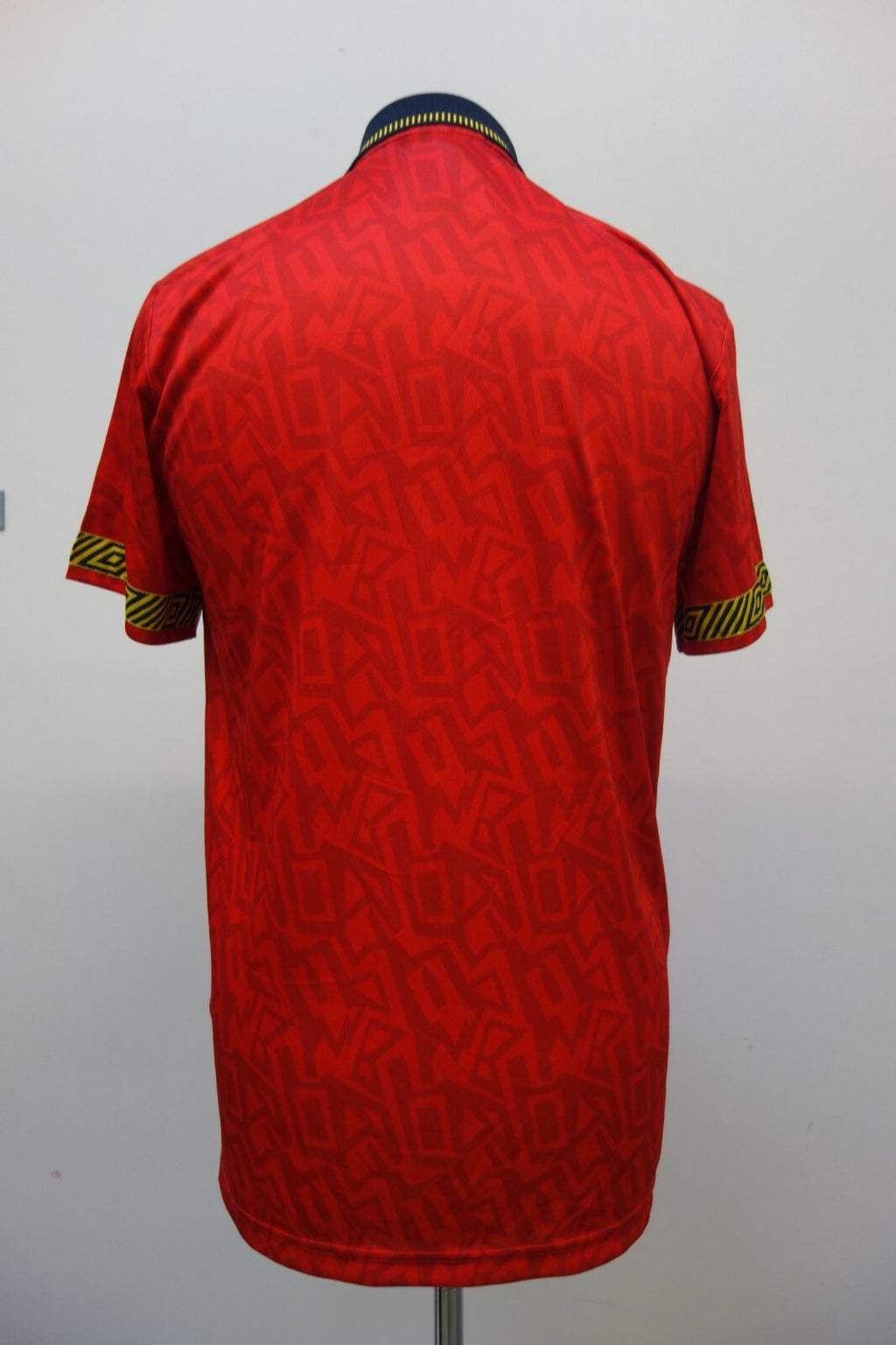 EK2892 Herren Sport T-Shirt von Umbro, rot, Gr. S3