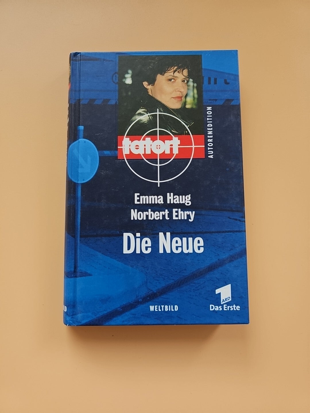 TATORT - gebundene Weltbild -Edition - Hardcover nahezu 2040