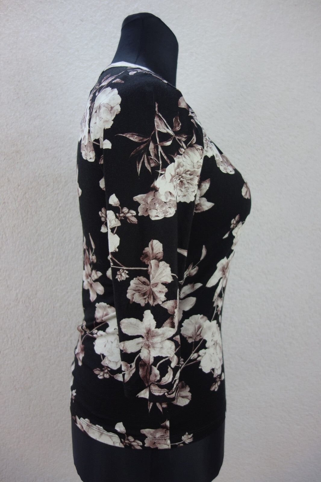 EK0498 Damen Shirt von San Setto, schwarz mit Rosen, Gr. 382
