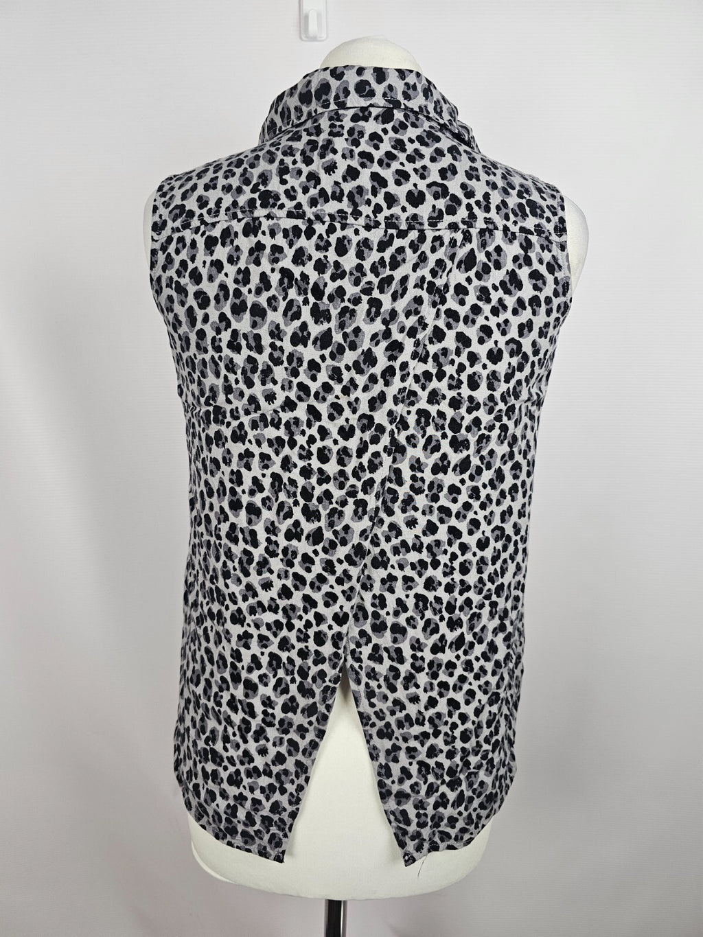 EK5627 Mädchen Bluse von H&M, grau, Leomuster, Gr. 1704