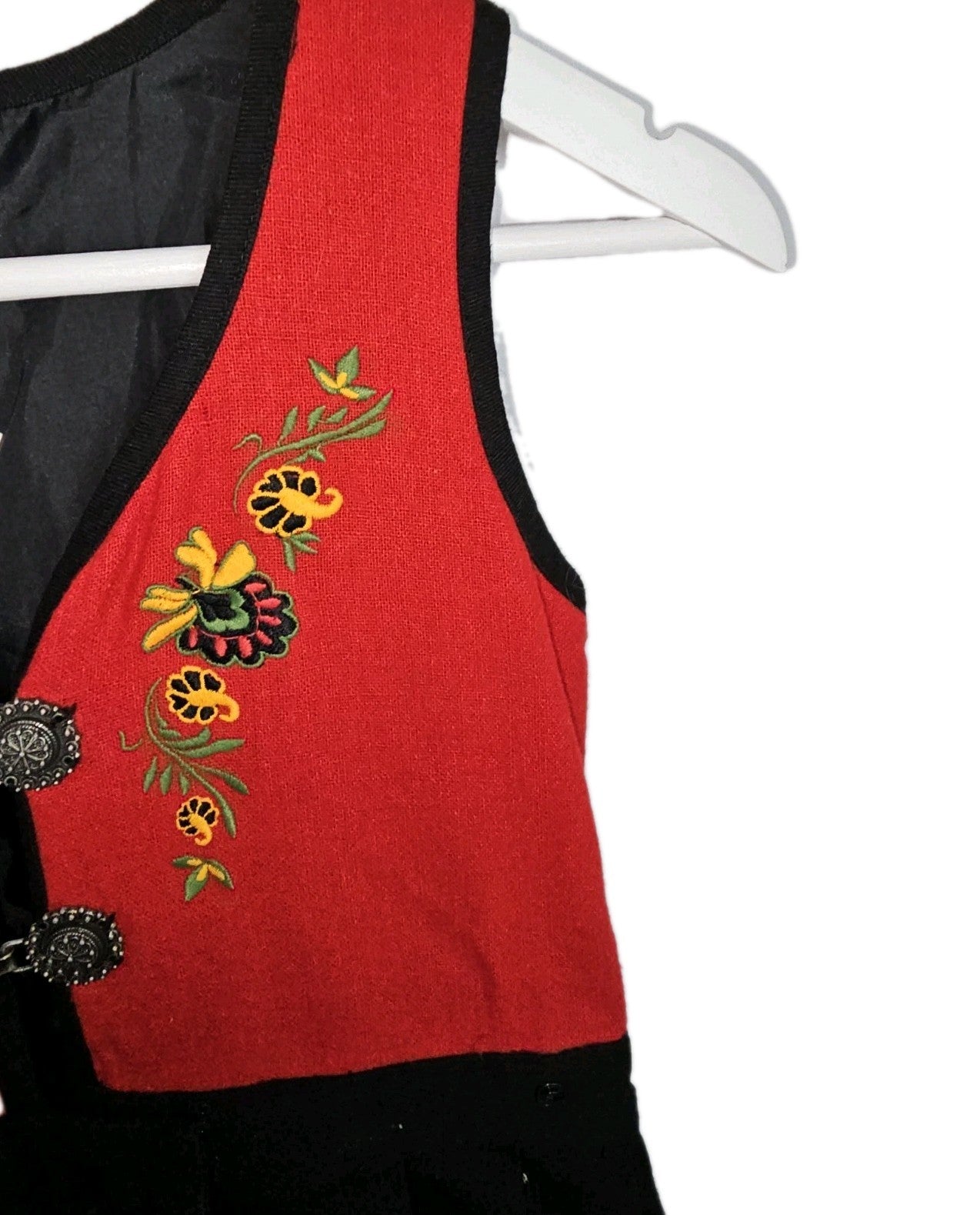 EK9626 Mädchen Dirndl von Festdrankt Cubus, rot-schwarz, Gr.1525