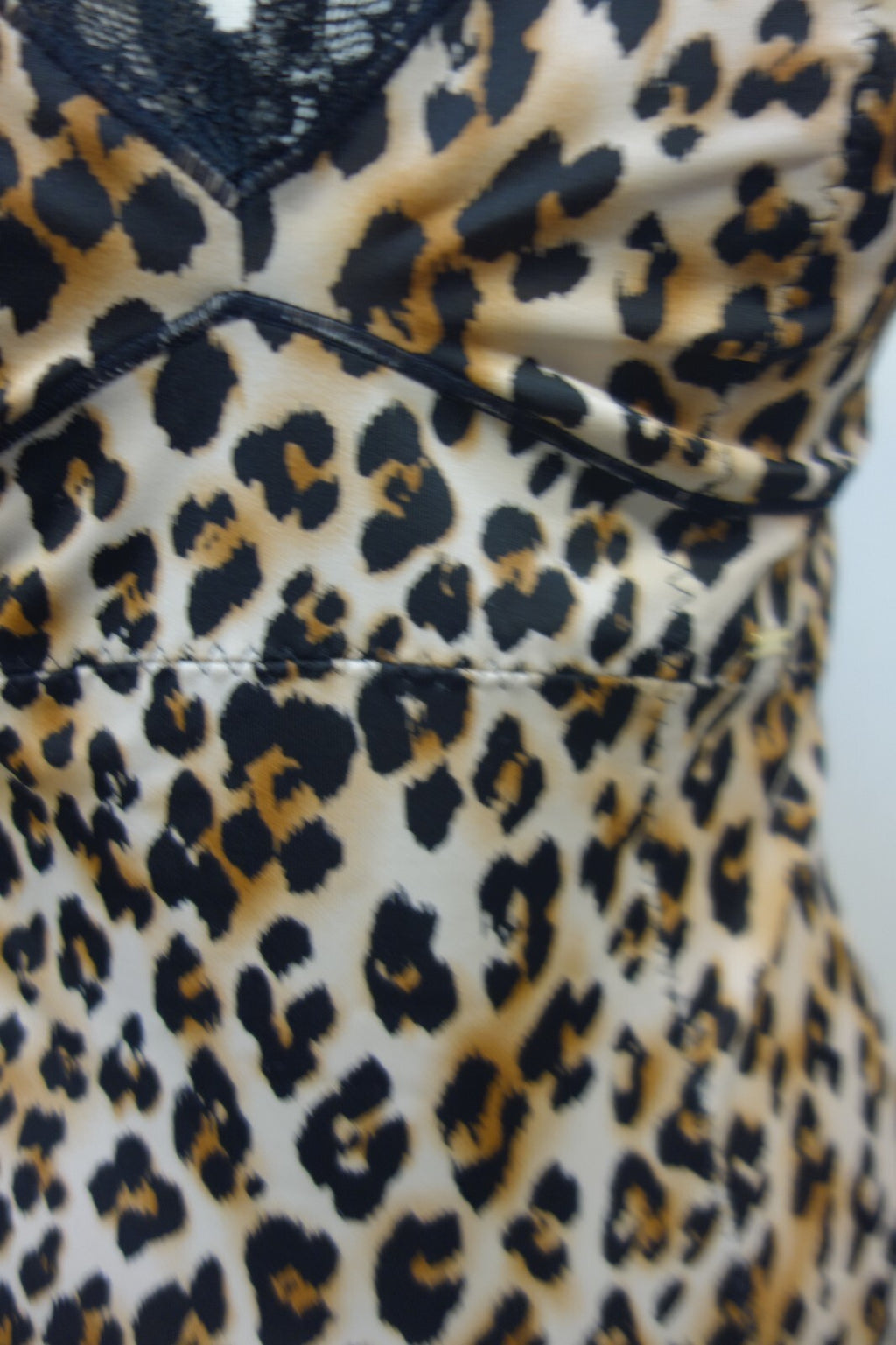 EK3614 Damen Kleid von H&M, Leoprint, Gr. M2