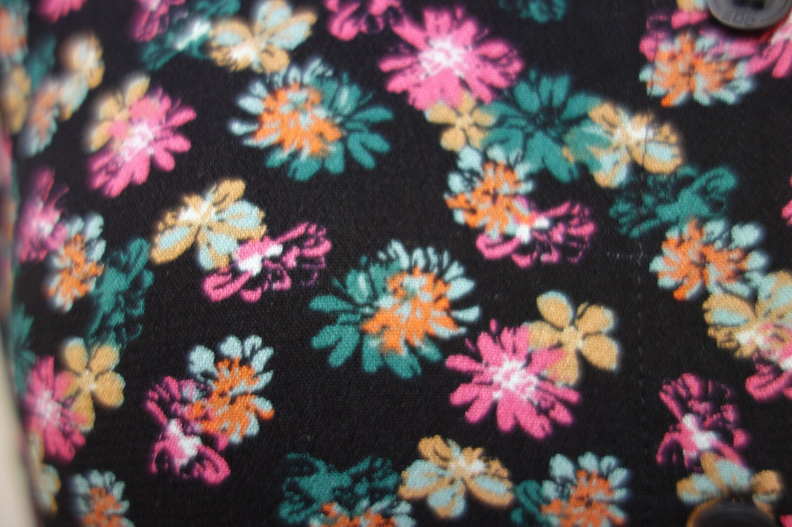 EK0862 Damen Bluse von edc, schwarz mit Blumen, Gr. L2