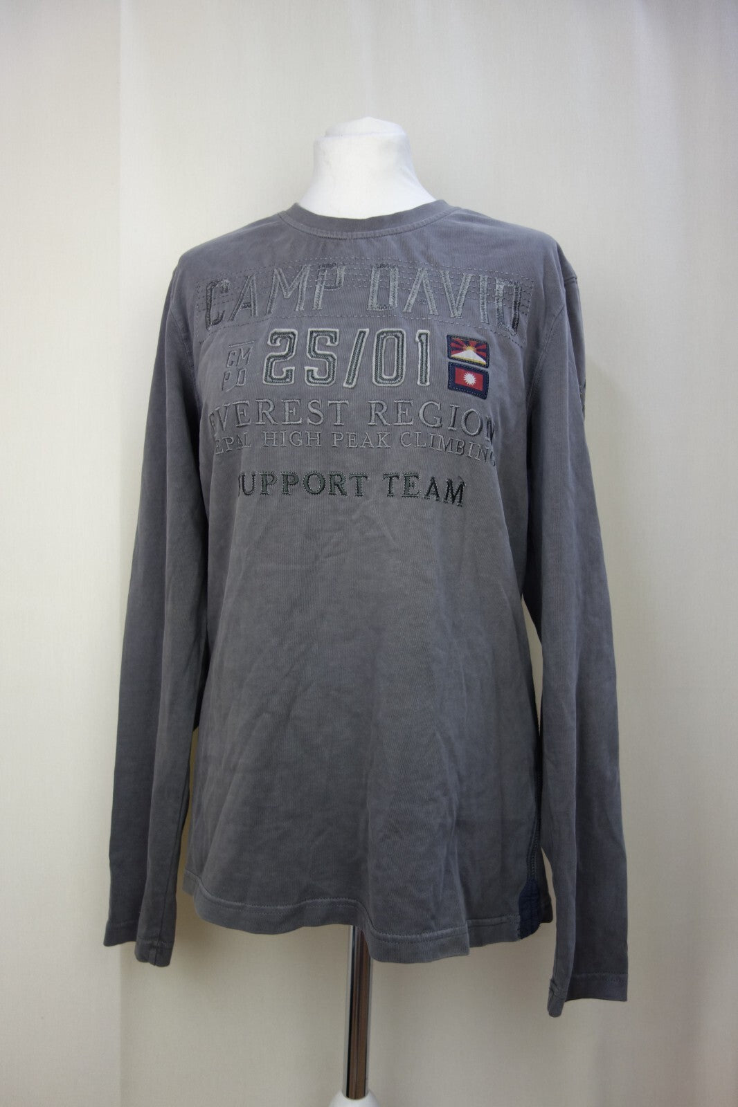 EK3917 Grauer Pullover von Camp David in der M0