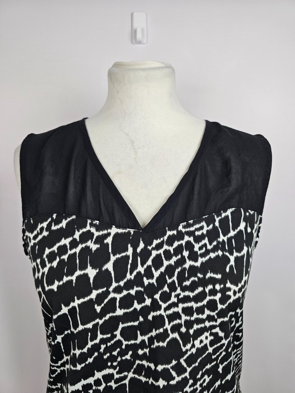 EK5616 Damen Ärmellose Bluse von Only, schwarz/weiß, Gr. 36 Gr.S1