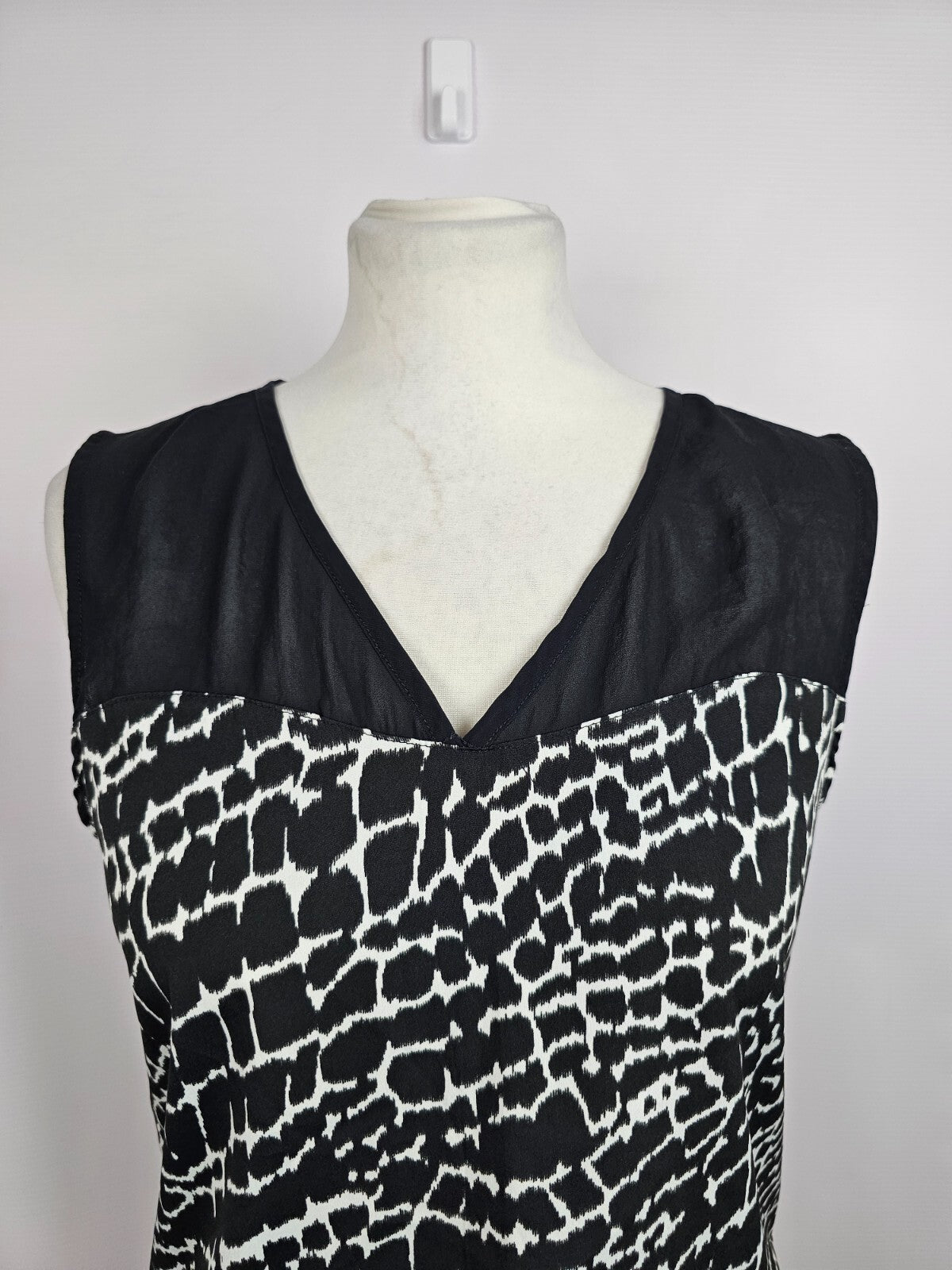 EK5616 Damen Ärmellose Bluse von Only, schwarz/weiß, Gr. 36 Gr.S1