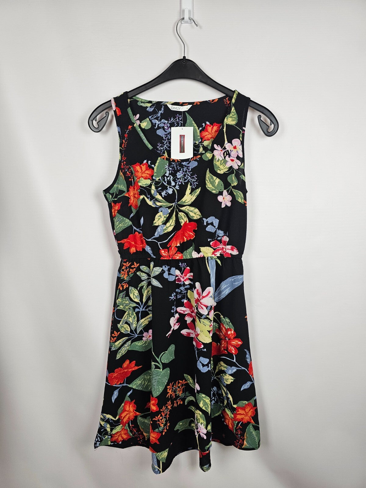 EK6459 Damen kleid von Only, schwarz mit Blumen, Gr.360