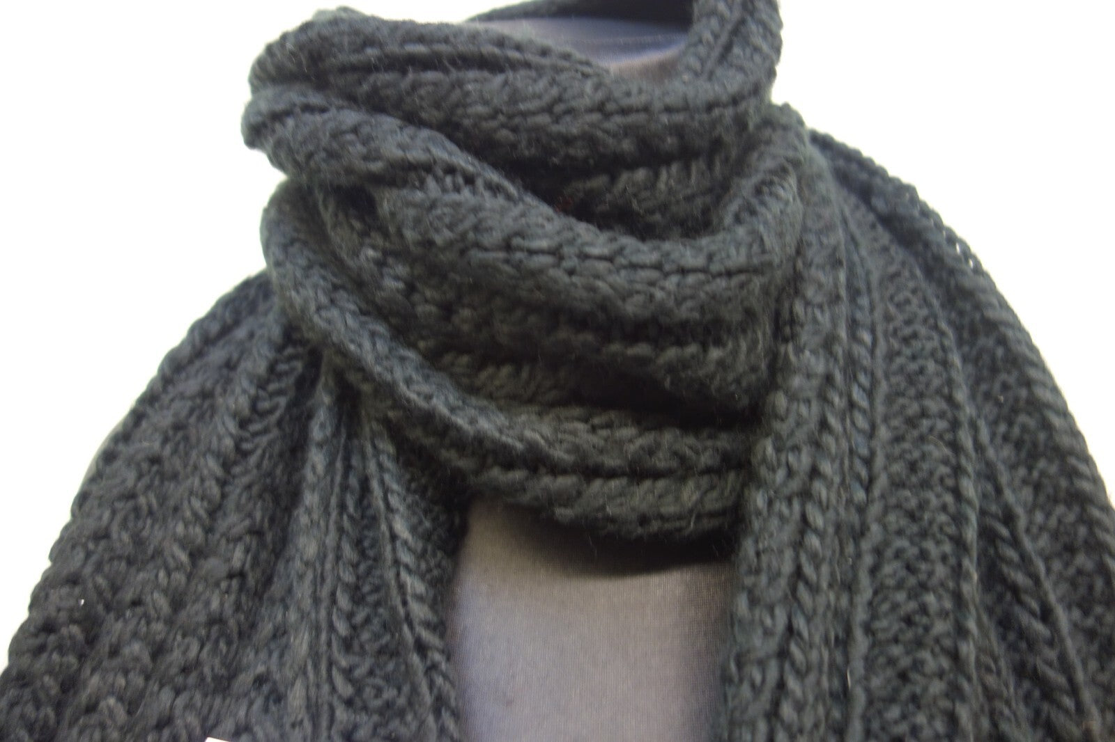 EK0439 Schal von Bickley+Mitchell, schwarz1