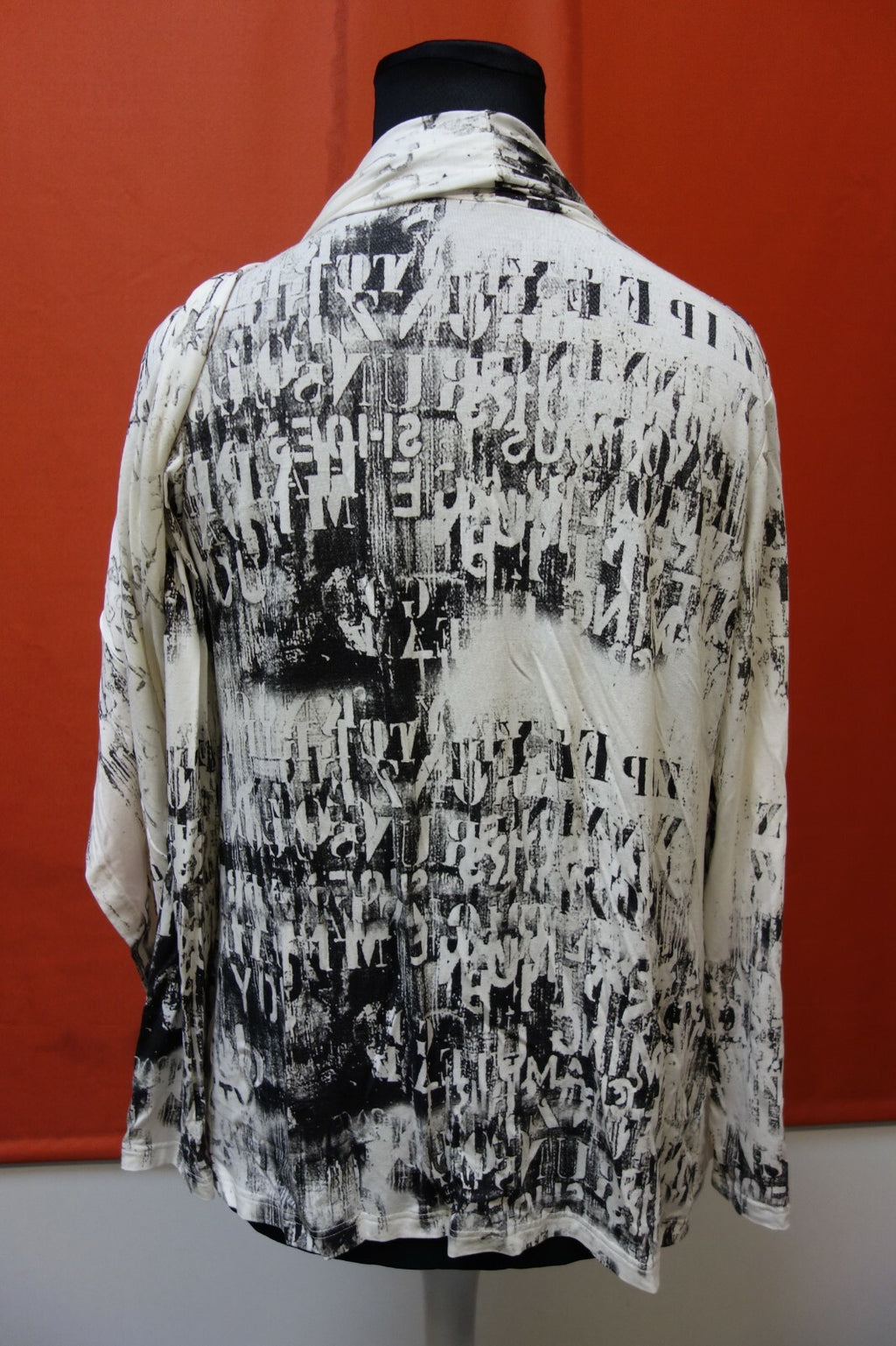 The Swiss Label  Jäckchen weiß schwarz in Gr 40 in guten Zustand E03452