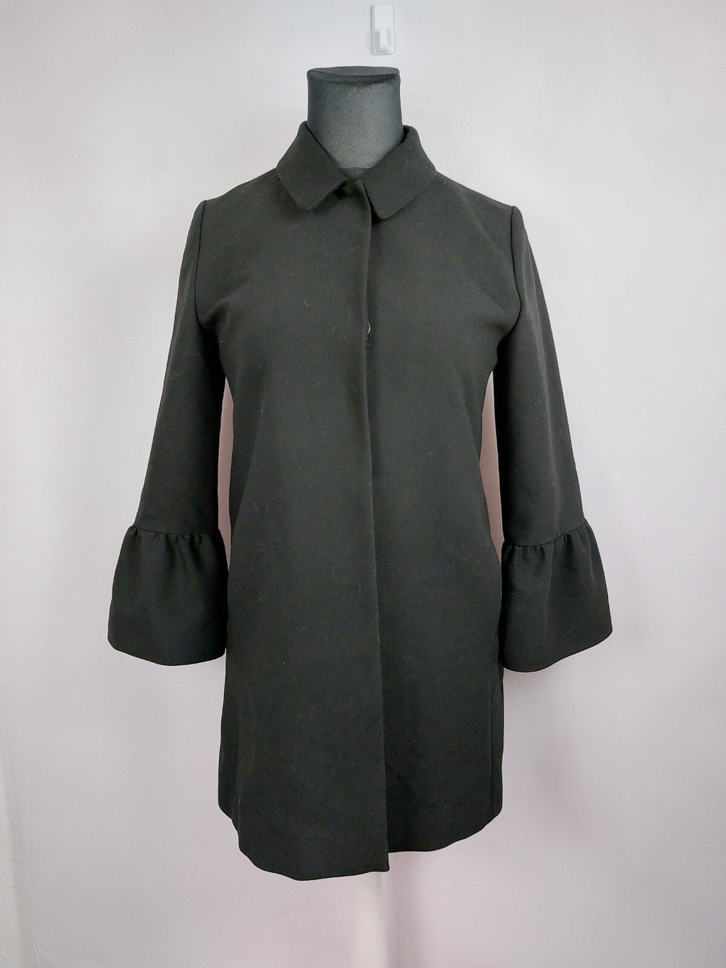 EK4551 Schwarzer Mantel für Damen von Hallhuber, Gr. 400