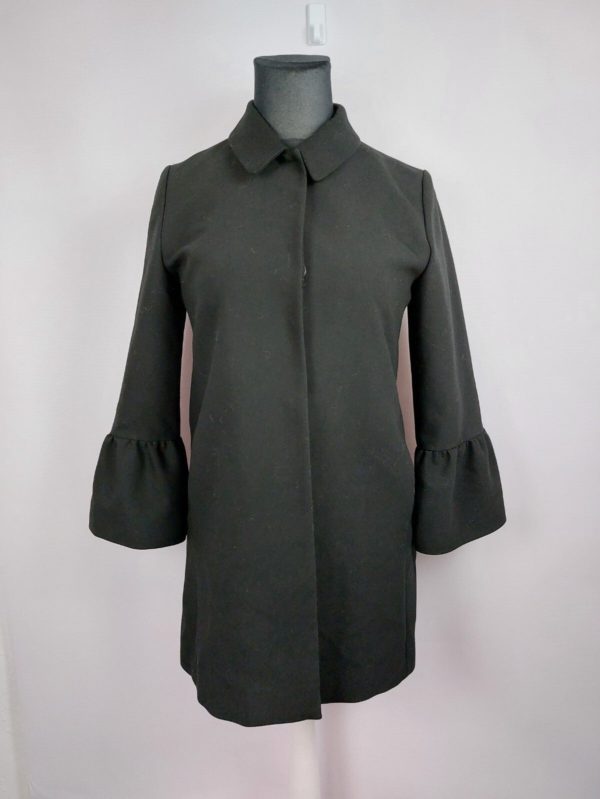 EK4551 Schwarzer Mantel für Damen von Hallhuber, Gr. 400