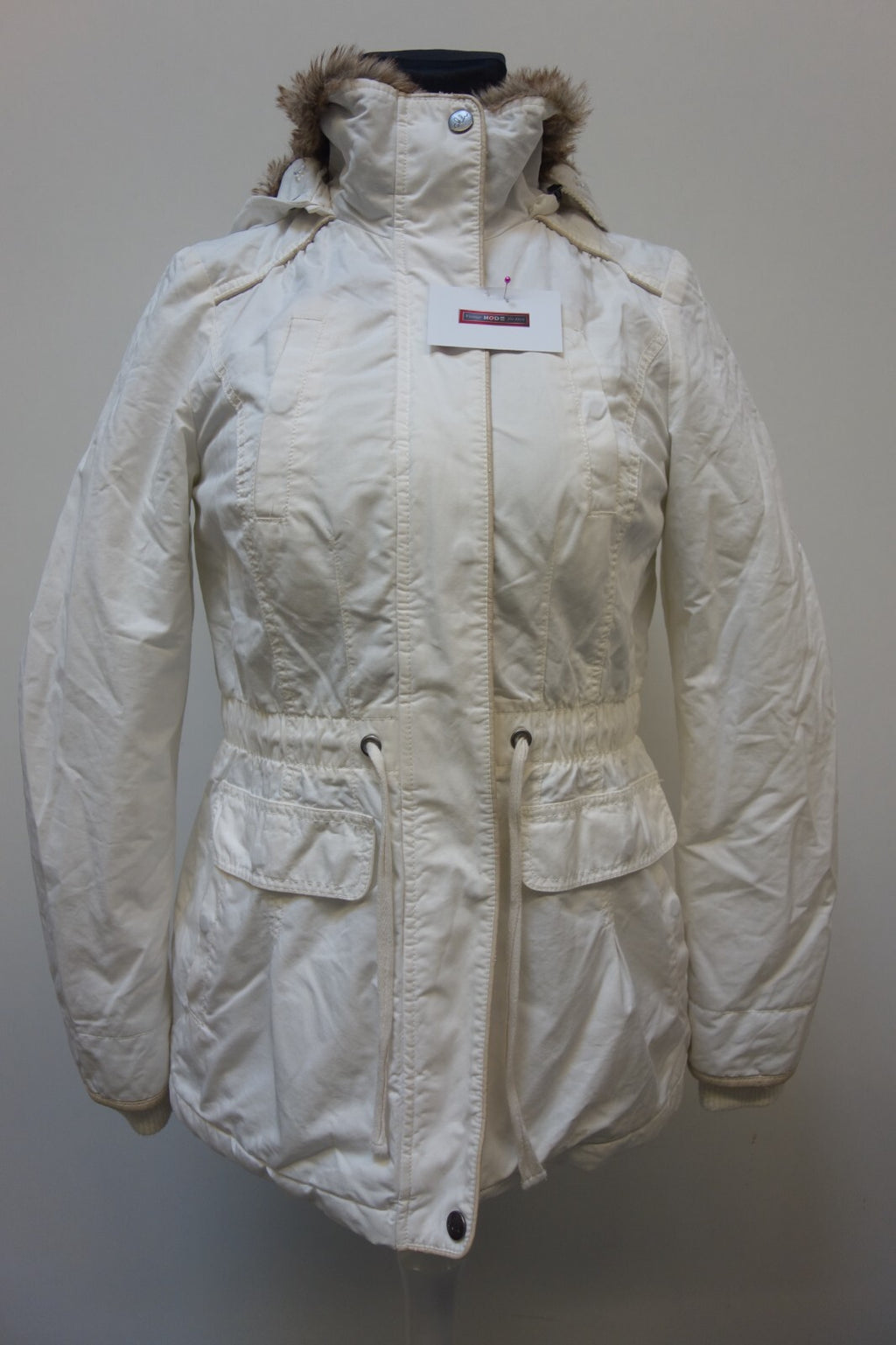 EK3723 Weiße Winterjacke für Damen von Clockhouse 0