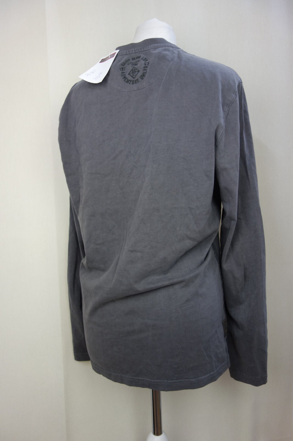 EK3917 Grauer Pullover von Camp David in der M3